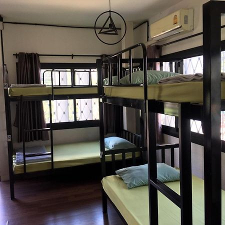 הוסטל צ'יאנג מאי Nearthepark Backpack Boutique House מראה חיצוני תמונה
